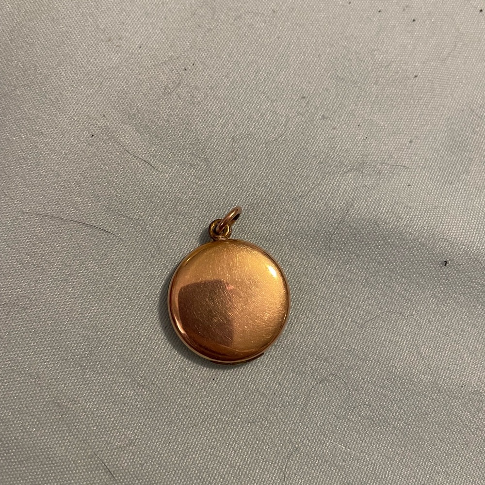 Vintage round Gold Filled locket